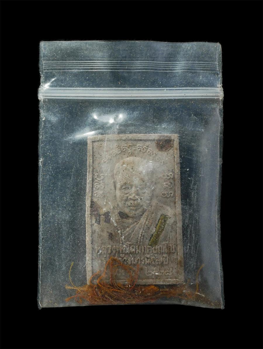 21Jul24 (259)dp.jpg - พระสมเด็จ หลวงพ่อโฉม วัดห้วยนิยม (วัดเขาคลองซอง) จ.ระยอง เนื้อผงพุทธคุณ ผงว่าน ฝังตะกรุด เกศา จีวร พลอยเสก รุ่นสร้างบารมี 57 ปี เฮง เฮง เฮง ปี2538 หลว [..] | https://kamulet.in.th